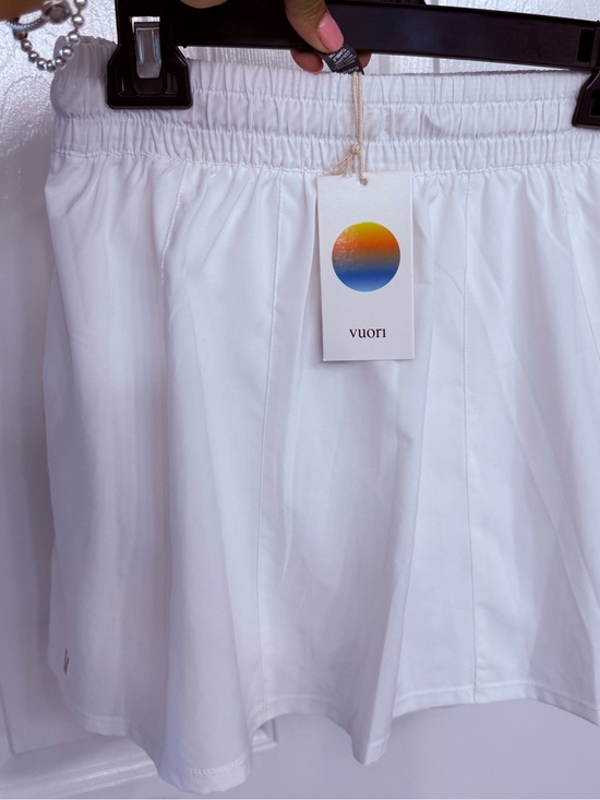 Vuori Dresses & Skirts - Vuori White Athletic Skirt with Elastic Waistband